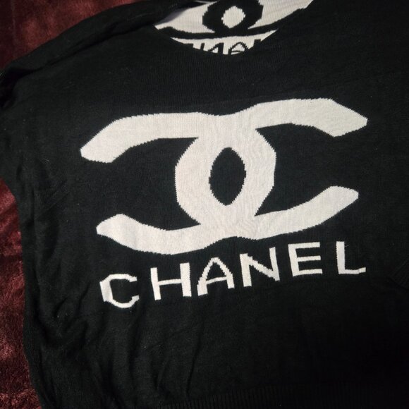 Black Chanel Long Sleeved Sweater - Picture 2 of 4